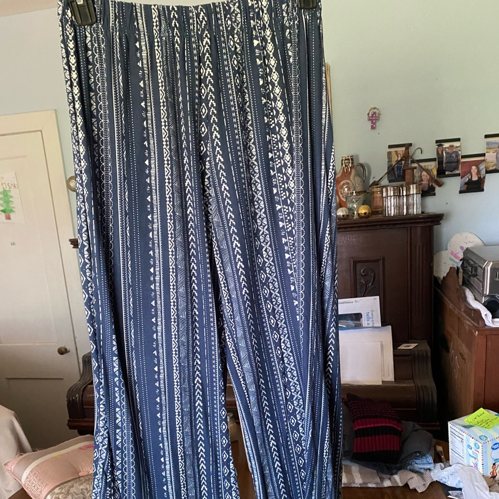 Brand- Allison Brittany.   Size-Large